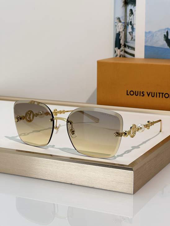 Picture of Louis Vuitton Sunglasses _SKUfw80916515fw